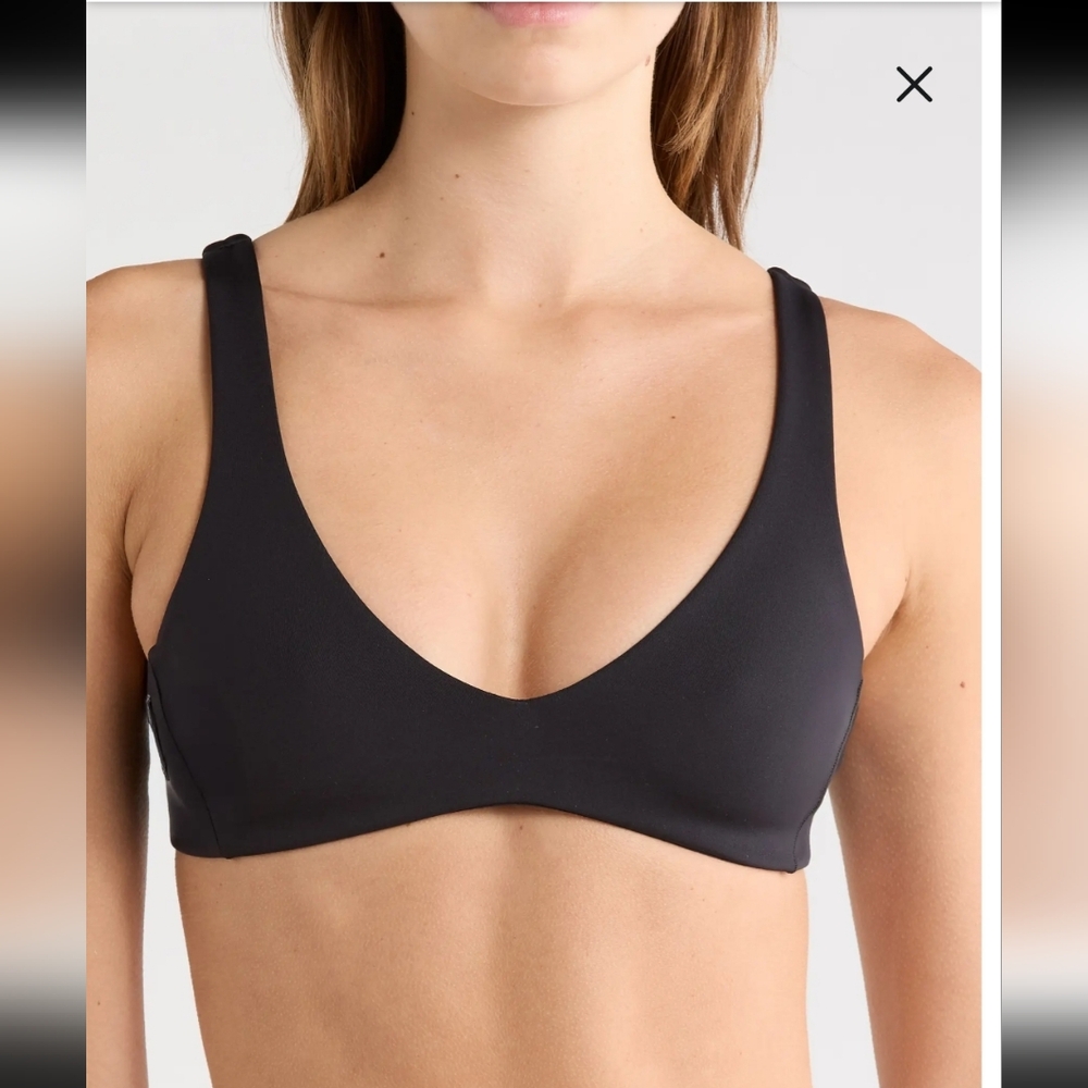 LEFT ON FRIDAY PLUNGE TOP IN JET /SIZE: SMALL